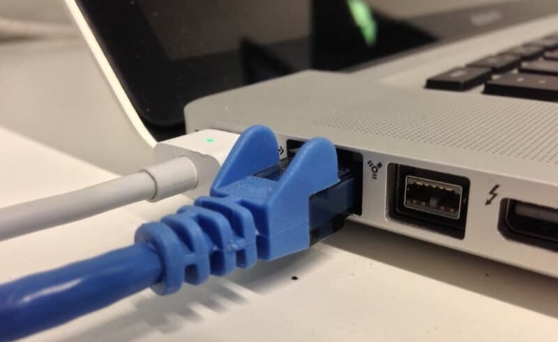 Usar un cable Ethernet