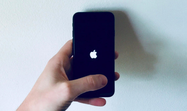 iPhone atascado en el logo de Apple